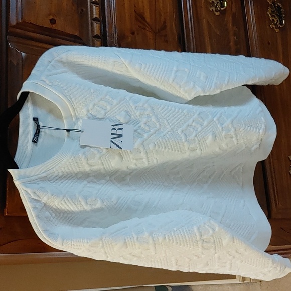 NWT Women's Soft White Patterned Top - Picture 2 of 11